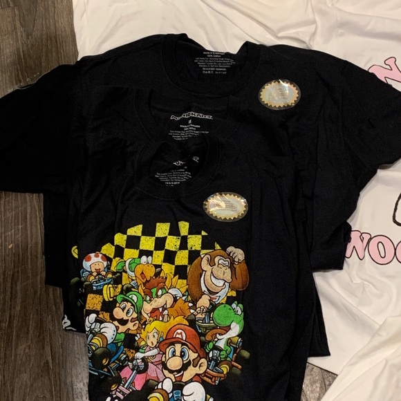 NWOT 28 Shirt Nintendo, Guess,Disney, Nickelodeon,Philosophy and More - Picture 12 of 13